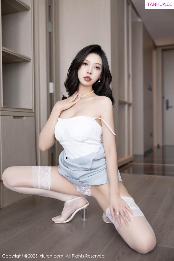 郑颖姗  [XiuRen]高清写真图 2023.06.12 No.6898 郑颖姗Bev 丝袜美腿第28张图片